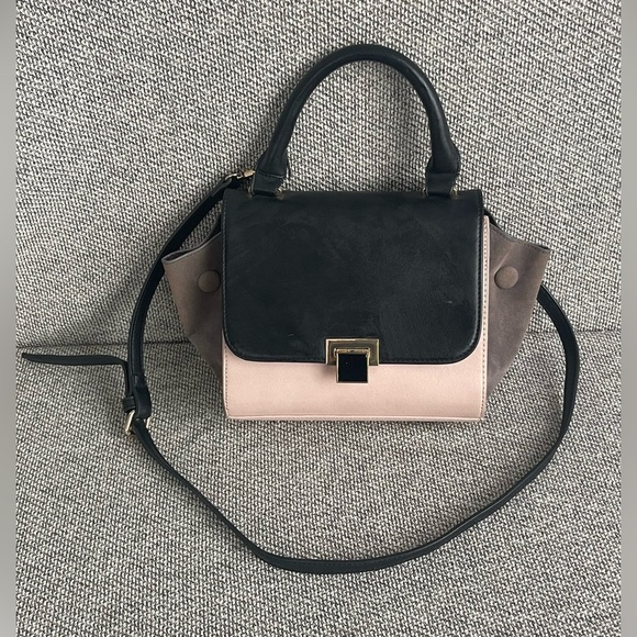 Elegant Black and Pink Satchel with Gold Accent - Picture 15 of 16